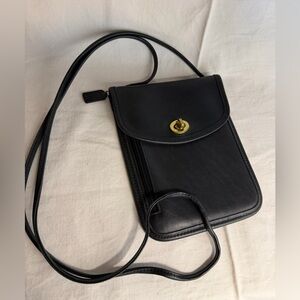 Coach vintage Black Leather Turnlock Tourist Pouch Bag Hangtag 1998 Crossbody